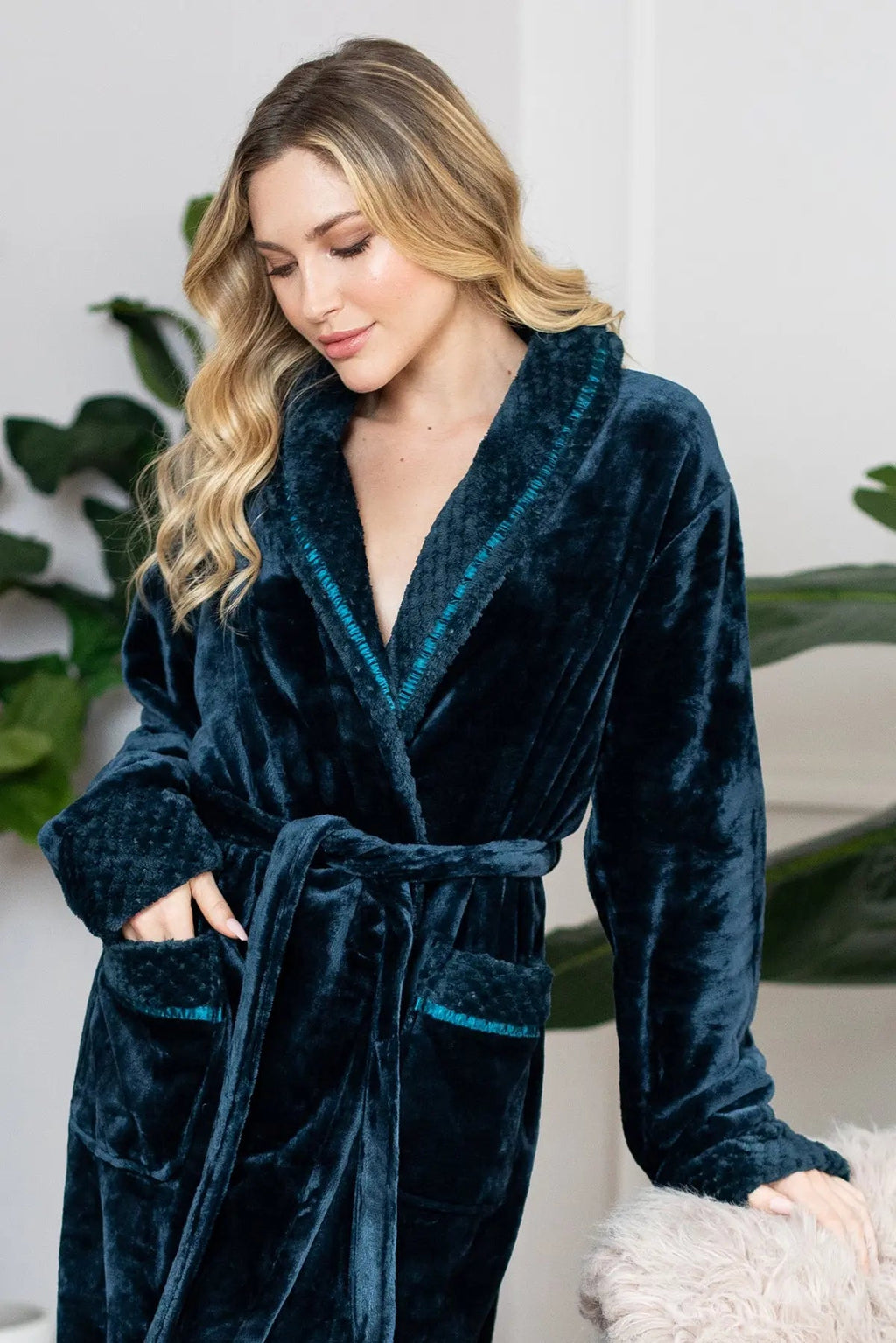 Women's Ultra Soft Plush Bathrobe - Destiny's Beautiful World